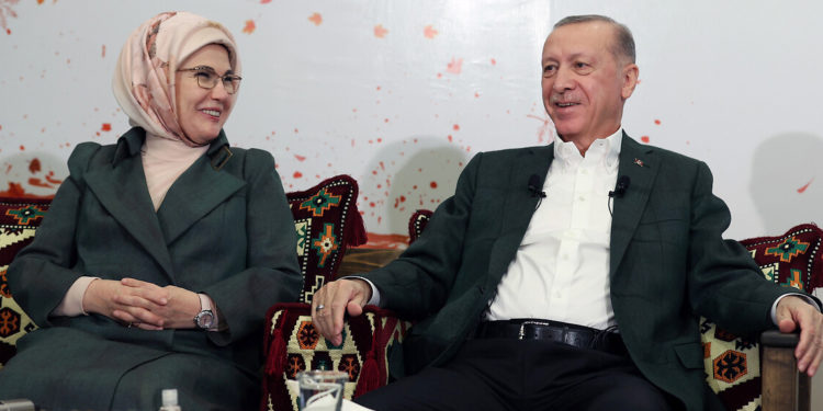 ‘Devlet kurumlarının sana ve avanene hesap verme sorumlulukları yok’