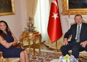‘Gerekirse simit yiyeceğiz’ diyen Hülya Avşar’a tepki yağdı