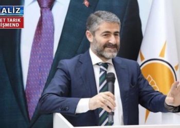 ‘Nebati bey, gözlerimizin içine bakar mısınız, ne görüyorsunuz gözlerimizde?’