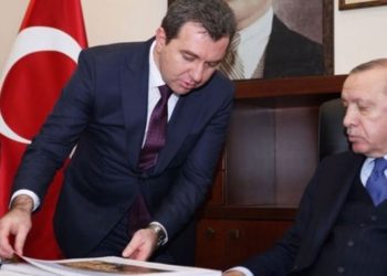 ‘Para yok’ diyerek arazileri satışa çıkaran AKP’li başkan, deve güreşi festivali düzenliyor