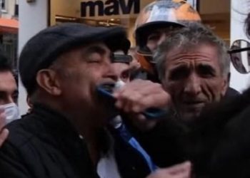 ‘Telefonunu çıkar’ diyen ‘dayı’nın ağzına telefonuyla vurdu