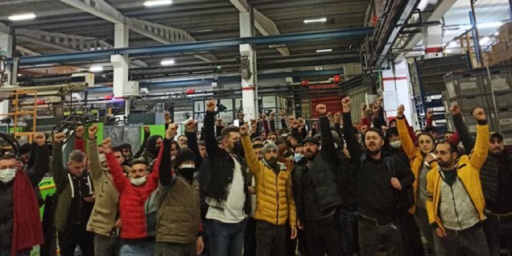 İşçiler kendilerini fabrikaya kapattı, polis baskınıyla 200’ü gözaltına alındı