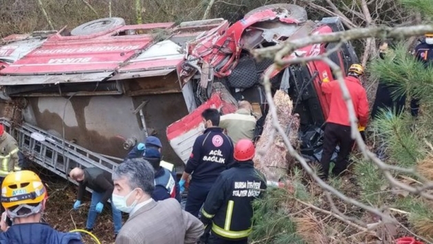 İtfaiye aracı şarampole devrildi: 4 personel yaşamını yitirdi