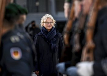 Almanya Savunma Bakanı Lambrecht: Şimdilik Ukrayna’ya silah sevkiyatı yapmayacağız