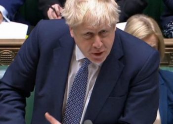 Boris Johnson Covid-19 kurallarına rağmen Başbakanlık’taki partiye katıldığı için özür diledi