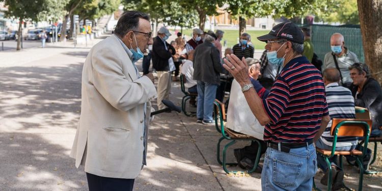 En düşük emekli maaşı bilmecesi: Emekli maaşı asgari ücret karşısında eriyor