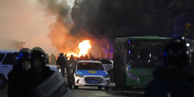 Kazak protestolarına müdahale eden Barış Gücü çekilmeye başladı