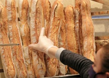 Fransa: Süpermarket zincirinin baget ekmek fiyatını düşürmesine fırıncılardan ortak tepki