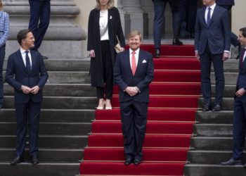 İki Türkiye kökenli bakanın bulunduğu Hollanda koalisyon hükümeti göreve başladı