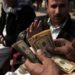 Afganistan’da ekonomik kriz: Taliban sonrası ülkenin para birimi dolar karşısında eridi