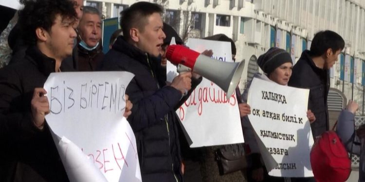 Kazakistan’da akaryakıtta tavan fiyat kalktı; ülke genelinde LPG zammına karşı protestolar başladı