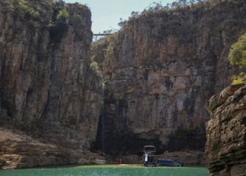 Brezilya’da turist teknesine kaya parçası devrildi: 7 ölü, 3 kayıp