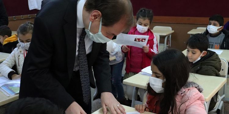 Eğitimciler: Yeni tasarıyla ‘Nitelikli Öğretmen/Niteliksiz Öğretmen’ algısı yaratılmak isteniyor’