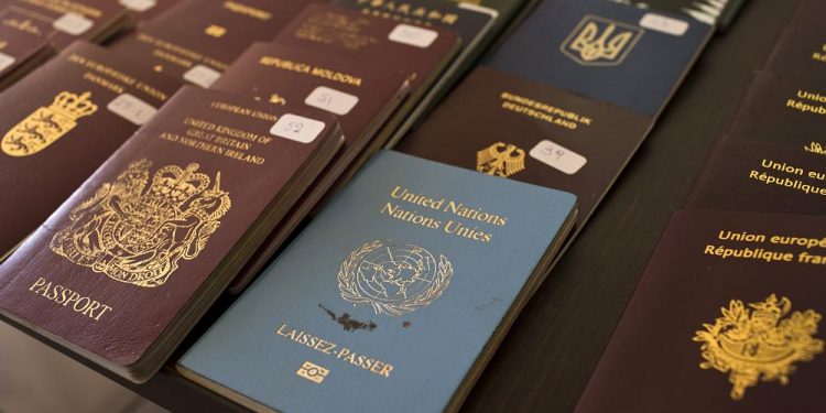The Guardian: IŞİD üyeleri, Türkiye üzerinden sahte pasaportlarla AB ve ABD’ye giriyor