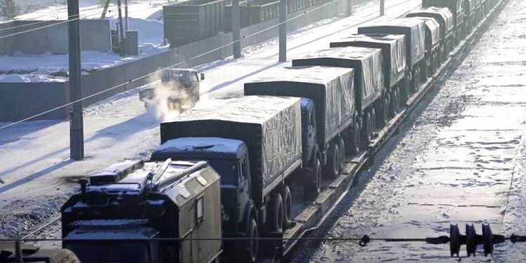 Reuters: Rusya, Ukrayna sınırına kan sevkiyatına başladı