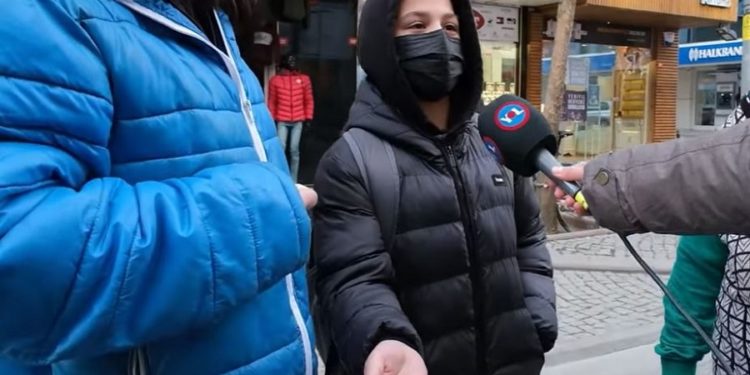13 yaşındaki çocuk enflasyona isyan etti: ‘4 lira param var, okulda yemek yiyemiyorum’