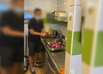 13 yıllık hekim Türkiye’yi terk edip İsviçre’de kebapçıda çalışmaya başladı