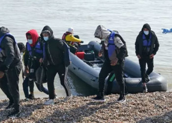 2021'de Manş Denizi'ni geçen göçmenlerin sayısı yaklaşık 3 katına çıktı: İngiltere'de insan kaçakçıları ömür boyu hapse mahkum edilebilir