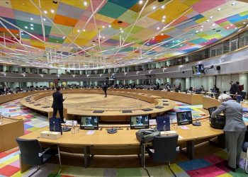 AB, seyahat tedbirlerinin ülkeye göre değil, Covid sertifikasına göre uygulanmasını önerdi