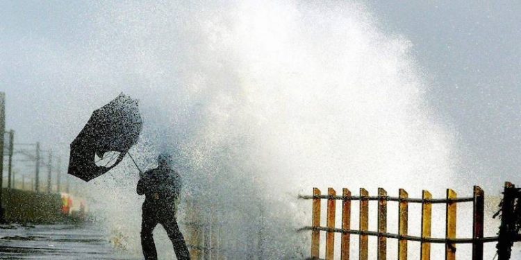 ABD ve Avrupa'da fırtına: Can kaybı var, uçuşlar iptal edildi