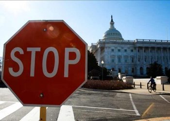 ABD'de büyük işletmelere yönelik aşı zorunluluğu kaldırdı