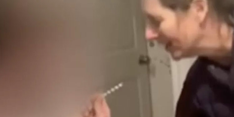 ABD'de öğrencisine Covid aşısı yaptığı iddia edilen biyoloji öğretmeni gözaltına alındı