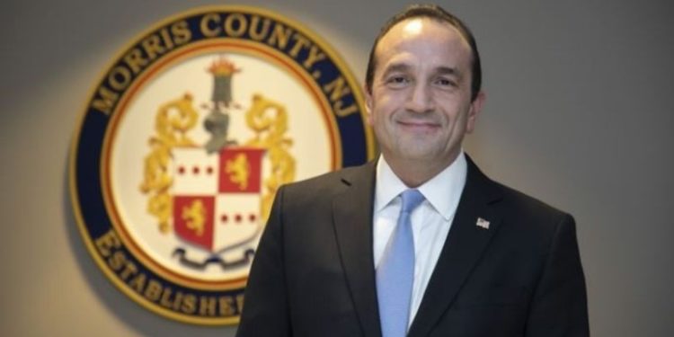 ABD'nin ilk Türk Belediye Başkanı Kuran'a el basarak yemin etti