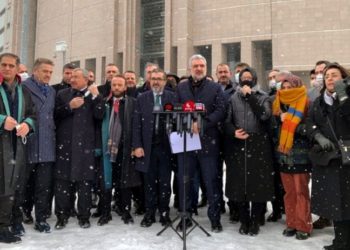 AKP teşkilatlarından Sedef Kabaş'la ilgili 81 ilde suç duyurusu