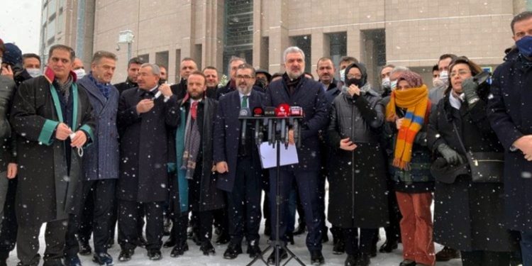 AKP teşkilatlarından Sedef Kabaş'la ilgili 81 ilde suç duyurusu