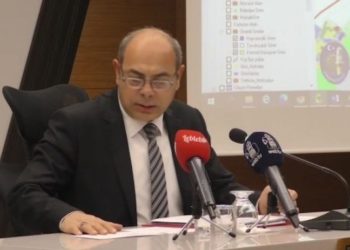 AKP'li Meclis üyesi mikrofonu açık unuttu: Ne olacağı belli değil