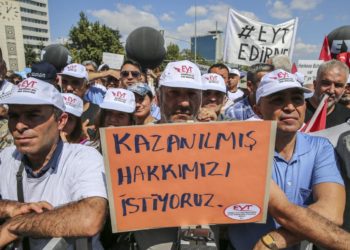 AKP’den EYT atağı: 2022’de ne yapacağımızın müjdesini paylaşacağız