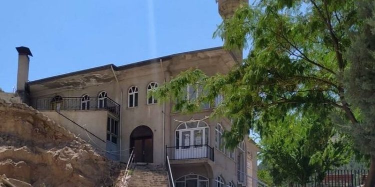 AKP’li belediye lüks konutlar için cami yıkma kararı aldı, bölge halkı ayaklandı