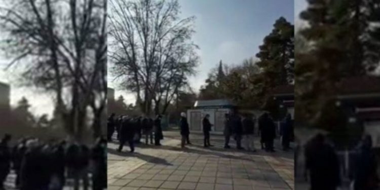 AKP’li belediye ‘kuyruk olmasın’ diye ekmek büfesini taşıdı