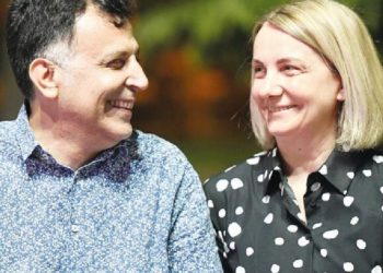 AKP’li milletvekili Emine Zeybek’in savcı eşine açılan rüşvet davası Zindaşti’ye uzandı