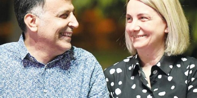 AKP’li milletvekili Emine Zeybek’in savcı eşine açılan rüşvet davası Zindaşti’ye uzandı