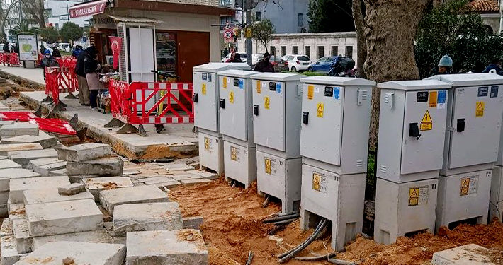 AKP’li Üsküdar Belediyesi, Halk Ekmek büfesinin etrafını kazdı: Yeri hatalı!