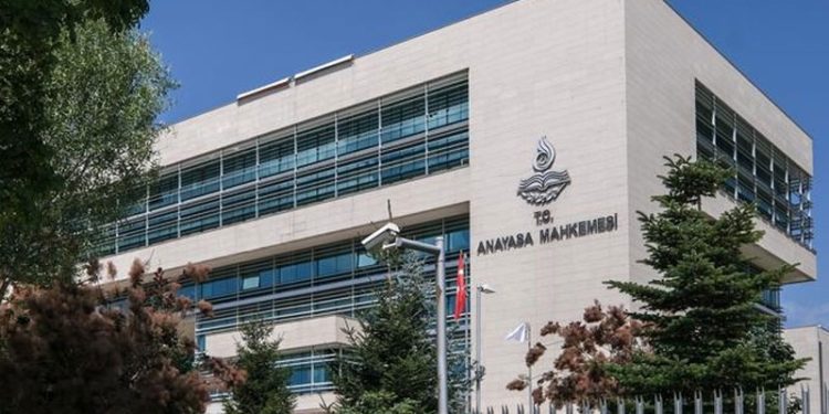 AYM'den 166 kişiye 'uzun süren yargılama' tazminatı