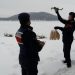 Adada mahsur kalan çiftçilere dronla yiyecek gönderildi