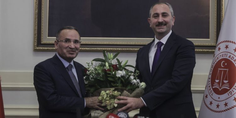 Adalet Bakanı olarak atanan Bekir Bozdağ, görevi devraldı: Rehberimiz hukuk olacaktır