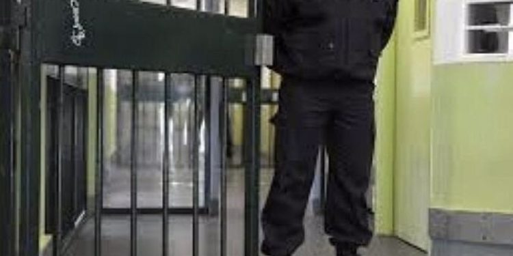 Adliye ve cezaevi çalışanlarına operasyon: Çok sayıda gözaltı