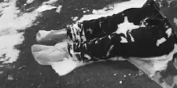 Afgan anne sınırda donarak öldü: Çocukları yaşasın diye kendi elbiselerini giydirmiş