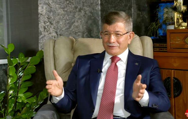 Ahmet Davutoğlu: Başbakan olunca gördüm ki, bir yüzükle çıkılan yolculuk artık hesabı mümkün olmayan servetlere dönüşmüş