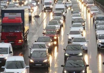 Akaryakıt ve köprülere gelen zamlar sonrası uçakla yolculuk daha ucuza geliyor