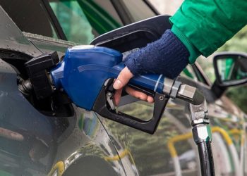 Akaryakıta bir yılda gelen 46 zam, siyasilerin gündeminde; “El insaf!”