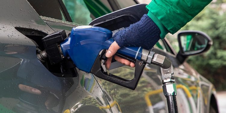 Akaryakıta bir yılda gelen 46 zam, siyasilerin gündeminde; “El insaf!”