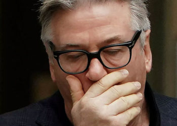 Aktör Alec Baldwin, set kazası soruşturması için telefonunu teslim etti