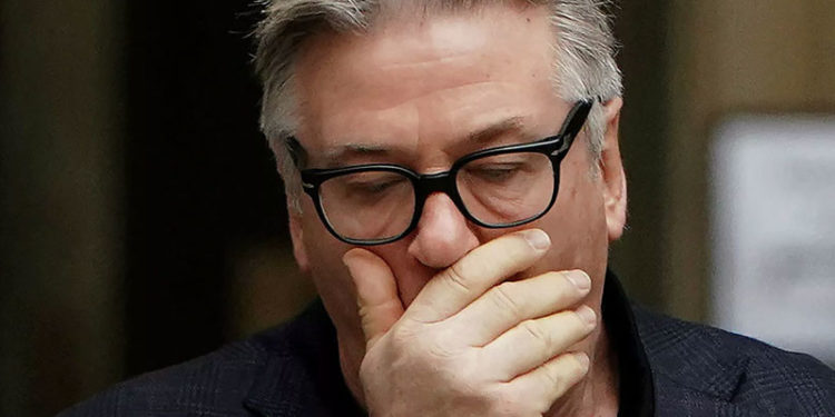 Aktör Alec Baldwin, set kazası soruşturması için telefonunu teslim etti