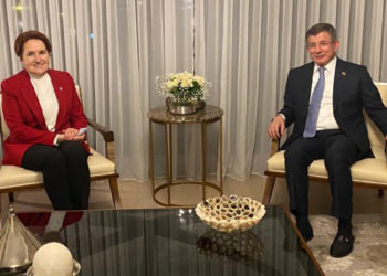 Akşener, Davutoğlu’nu evinde ziyaret etti