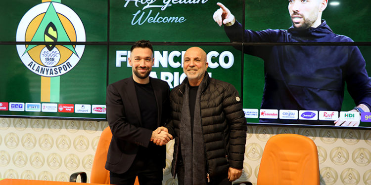 Alanyaspor, Francesco Farioli ile 2.5 yıllık sözleşme imzaladı