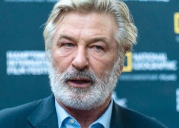 Alec Baldwin, görüntü yönetmeninin ölümüne neden olduğu kazayla ilgili soruşturmaya katkı sağlamadığı iddialarını reddetti